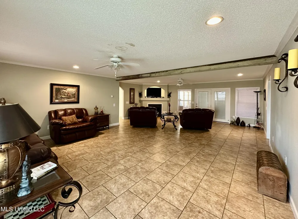 2138 Eagle Lake Shore Road Vicksburg, MS 39183