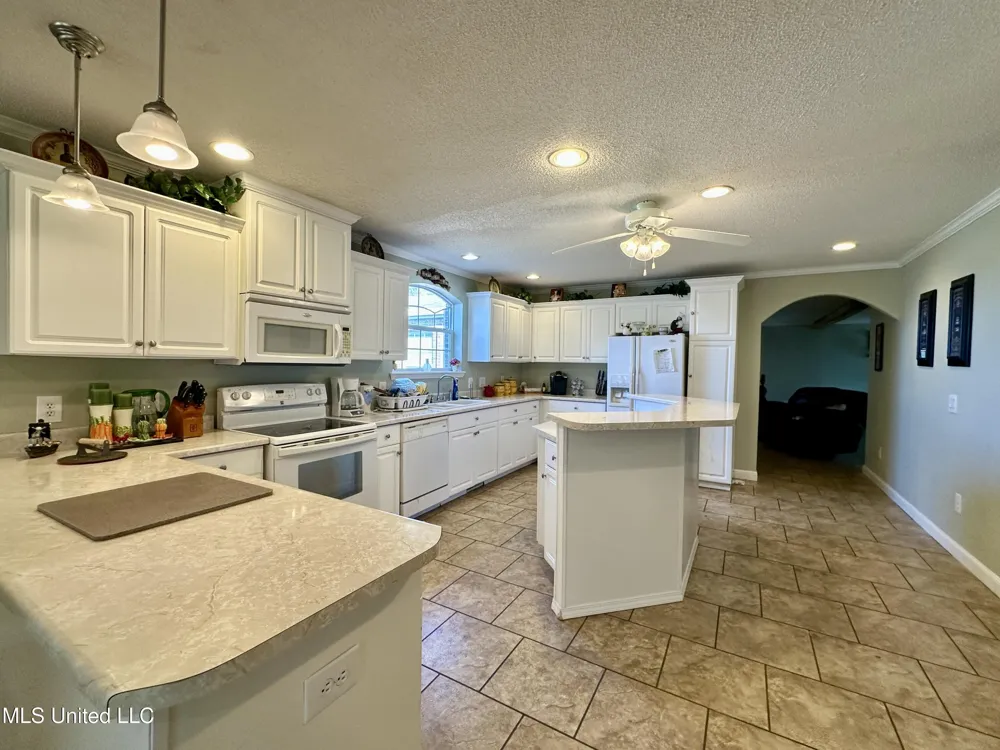2138 Eagle Lake Shore Road Vicksburg, MS 39183