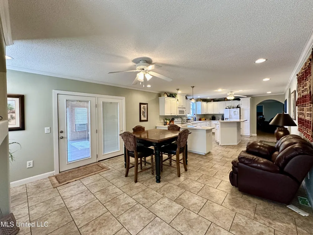 2138 Eagle Lake Shore Road Vicksburg, MS 39183