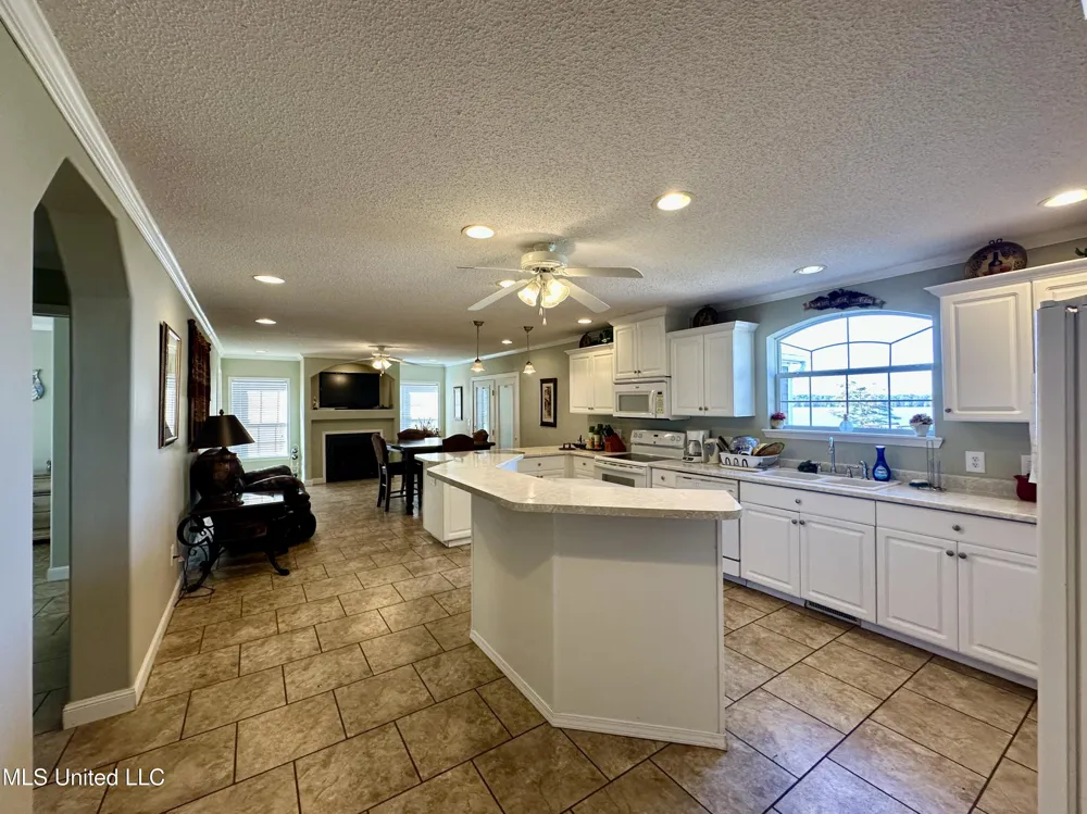 2138 Eagle Lake Shore Road Vicksburg, MS 39183