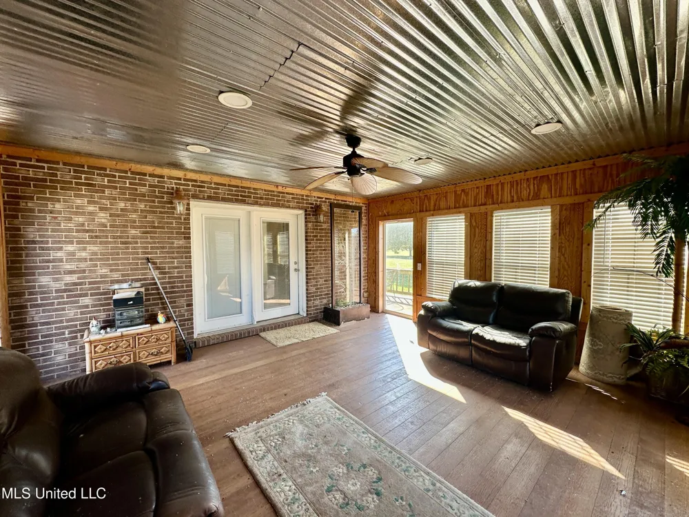 2138 Eagle Lake Shore Road Vicksburg, MS 39183