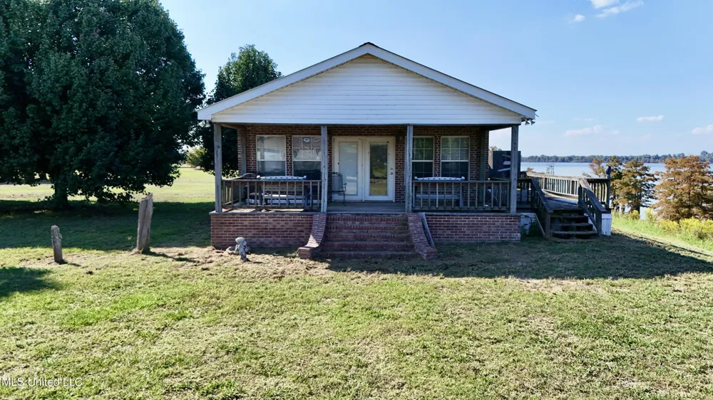 2138 Eagle Lake Shore Road Vicksburg, MS 39183