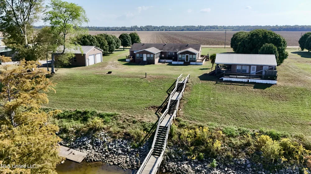 2138 Eagle Lake Shore Road Vicksburg, MS 39183