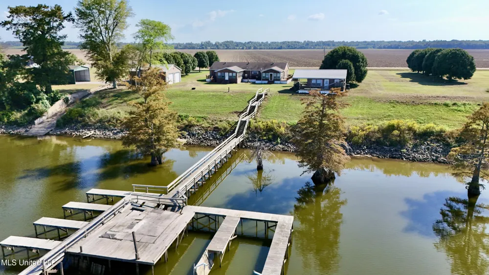 2138 Eagle Lake Shore Road Vicksburg, MS 39183