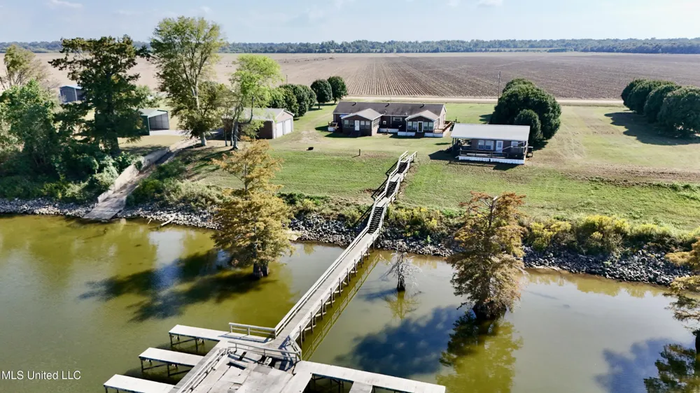2138 Eagle Lake Shore Road Vicksburg, MS 39183