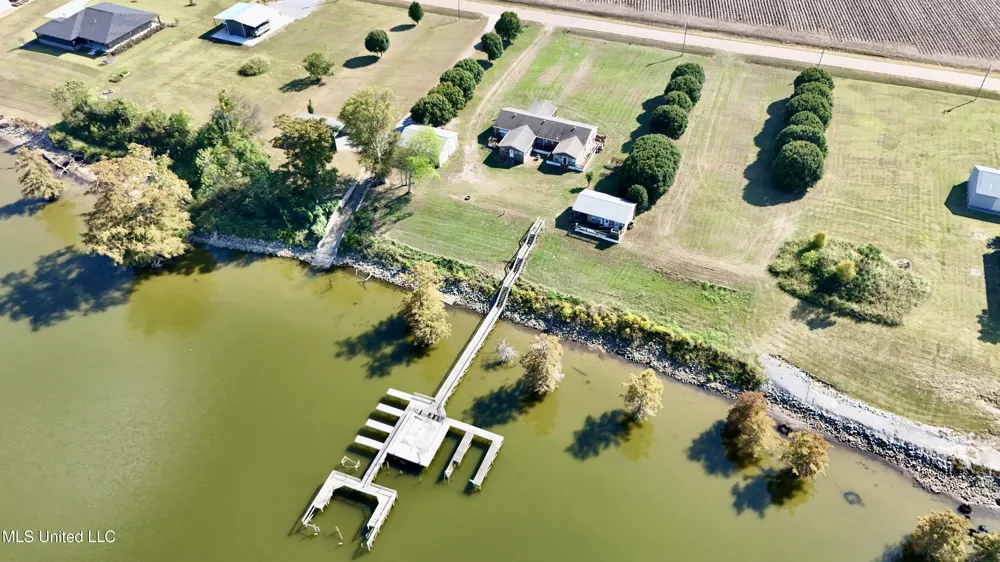 2138 Eagle Lake Shore Road Vicksburg, MS 39183