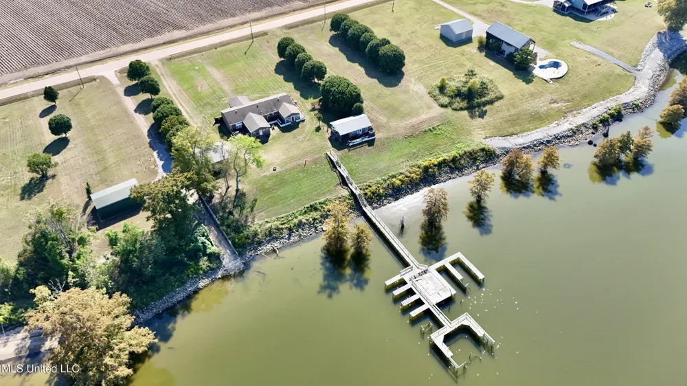 2138 Eagle Lake Shore Road Vicksburg, MS 39183