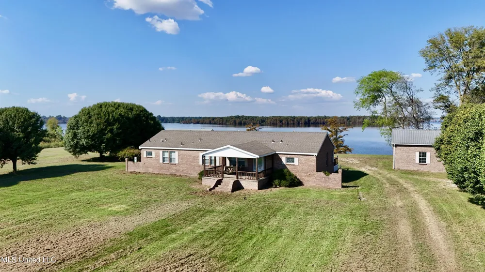 2138 Eagle Lake Shore Road Vicksburg, MS 39183