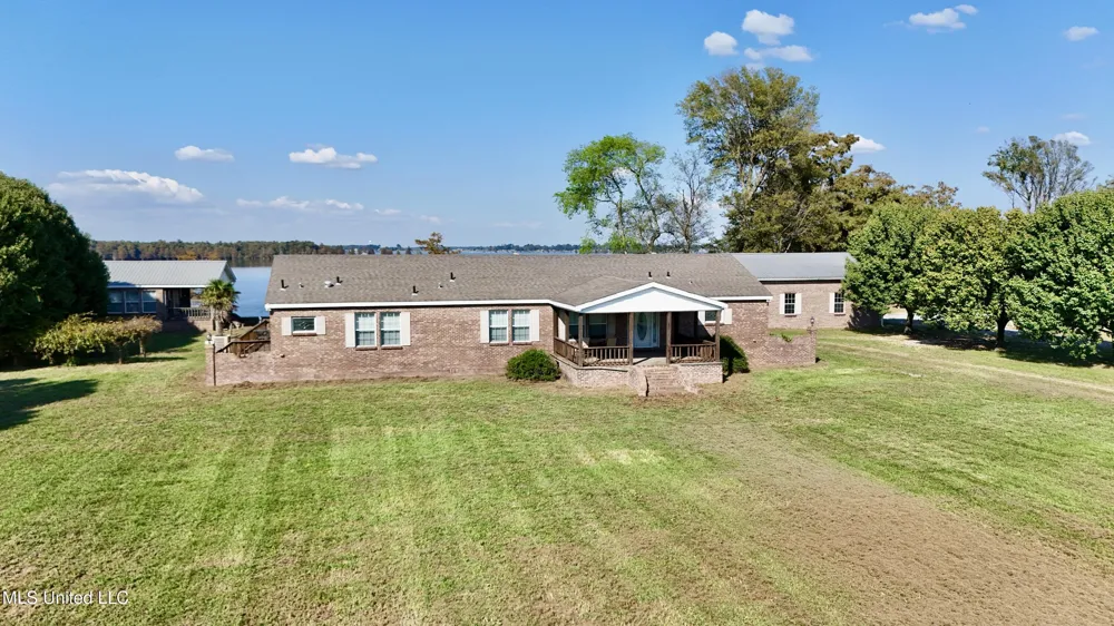 2138 Eagle Lake Shore Road Vicksburg, MS 39183