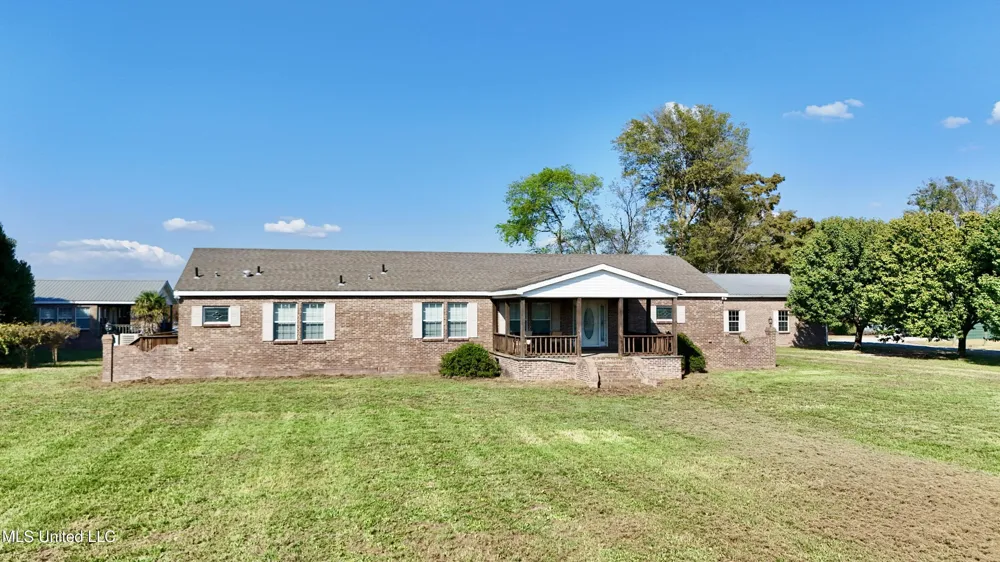 2138 Eagle Lake Shore Road Vicksburg, MS 39183