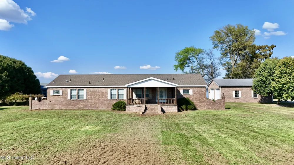 2138 Eagle Lake Shore Road Vicksburg, MS 39183