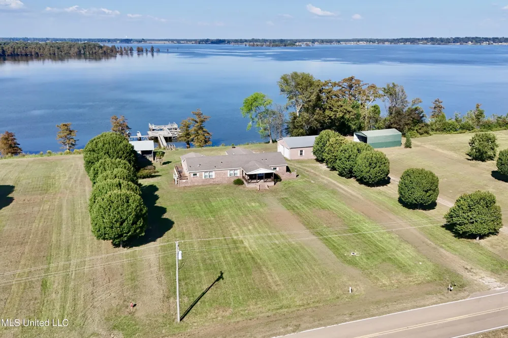 2138 Eagle Lake Shore Road Vicksburg, MS 39183