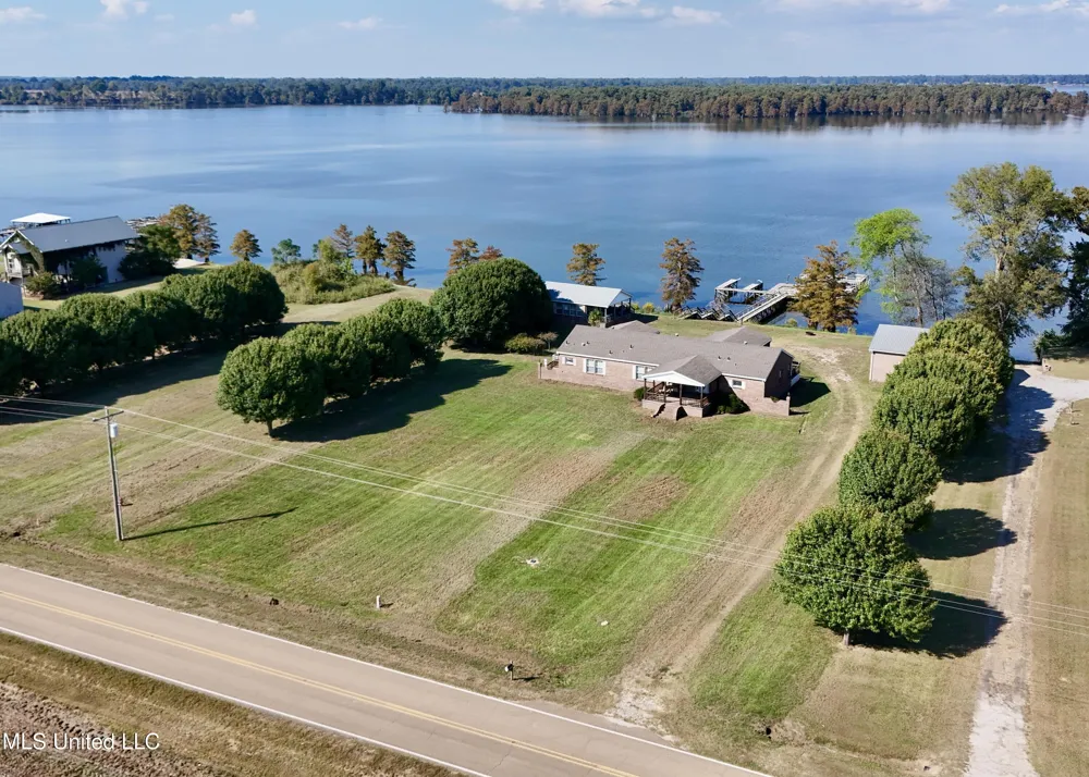 2138 Eagle Lake Shore Road Vicksburg, MS 39183