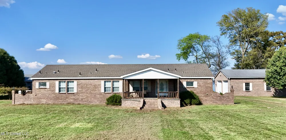 2138 Eagle Lake Shore Road Vicksburg, MS 39183