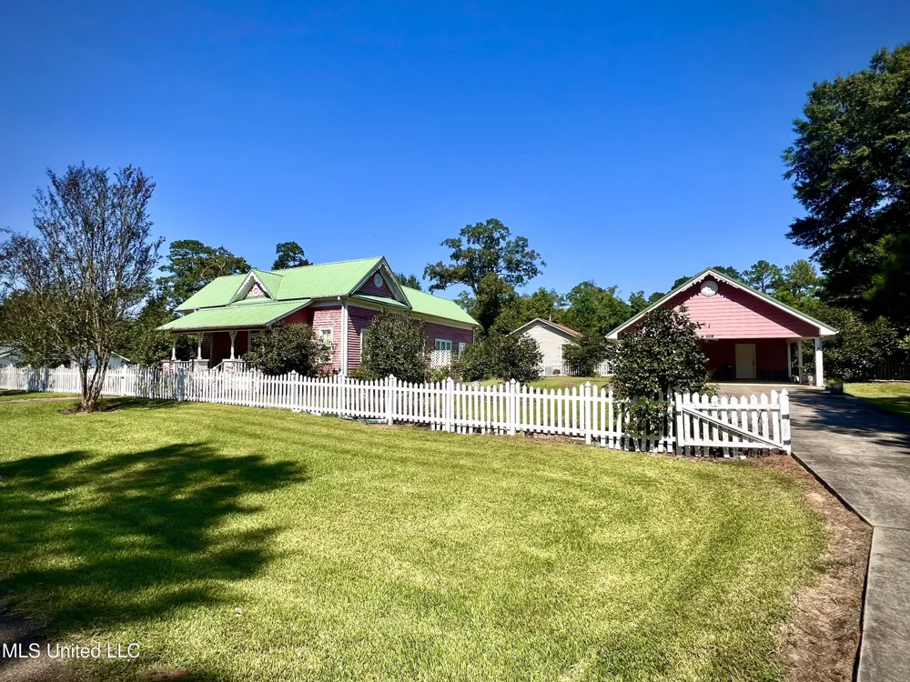 709 Liberty White Road Liberty, MS 39645