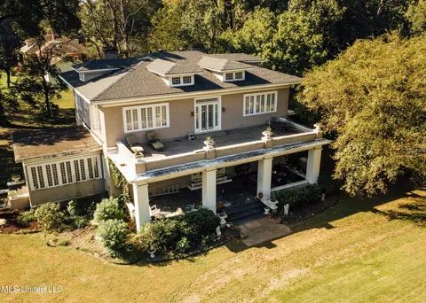 300 Elizabeth Street