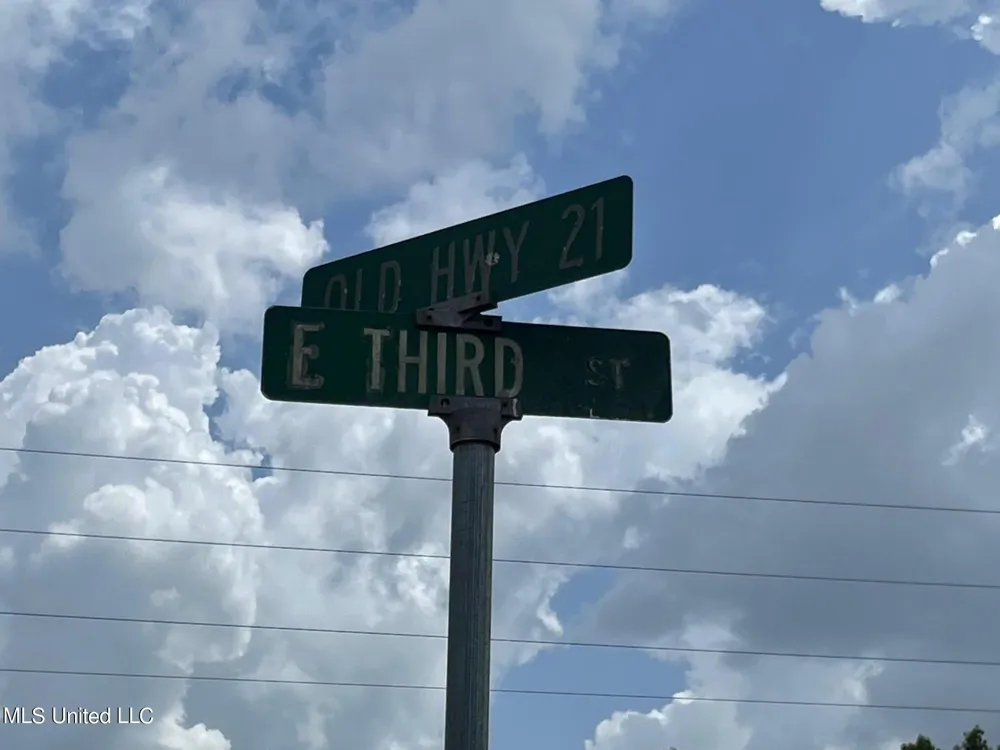 1176 E 3rd Street Forest, MS 39074