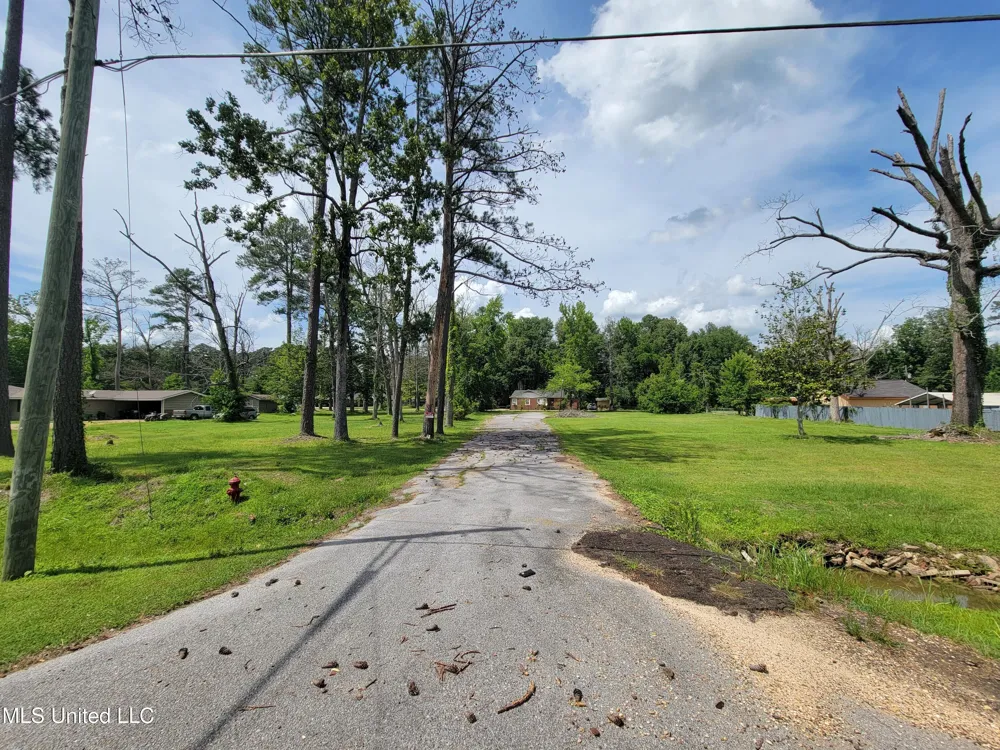 1505 E 3rd Street Forest, MS 39074