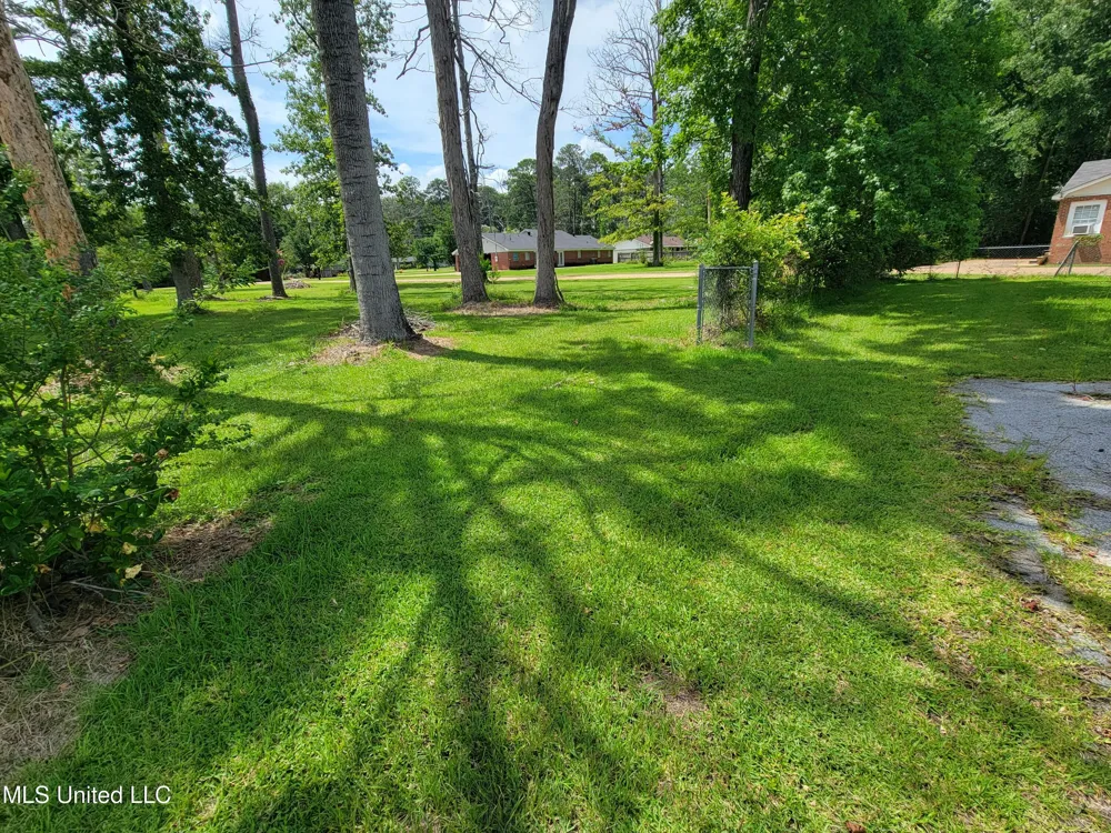 1505 E 3rd Street Forest, MS 39074