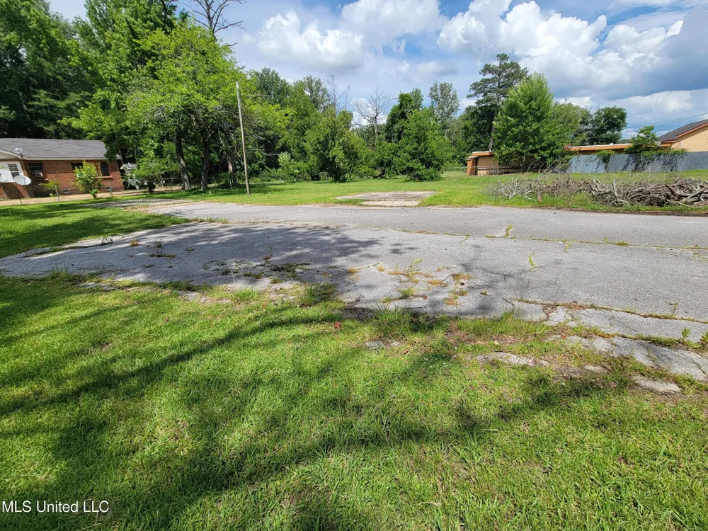 1505 E 3rd Street Forest, MS 39074