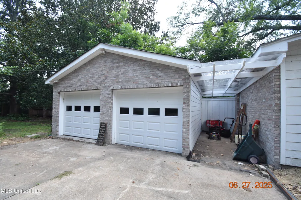 1211 River Road Greenwood, MS 38930