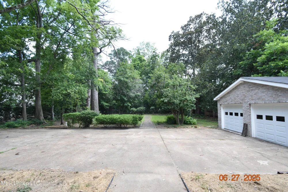 1211 River Road Greenwood, MS 38930