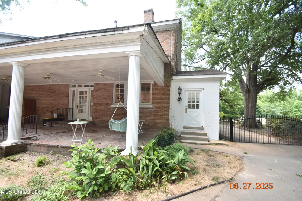 1211 River Road Greenwood, MS 38930