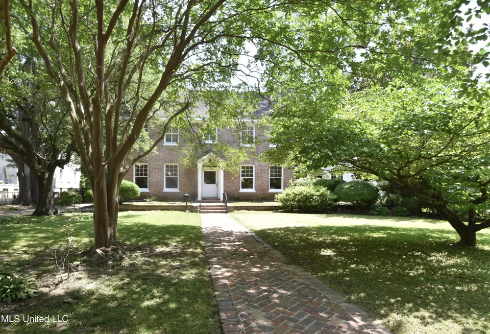 1211 River Road Greenwood, MS 38930