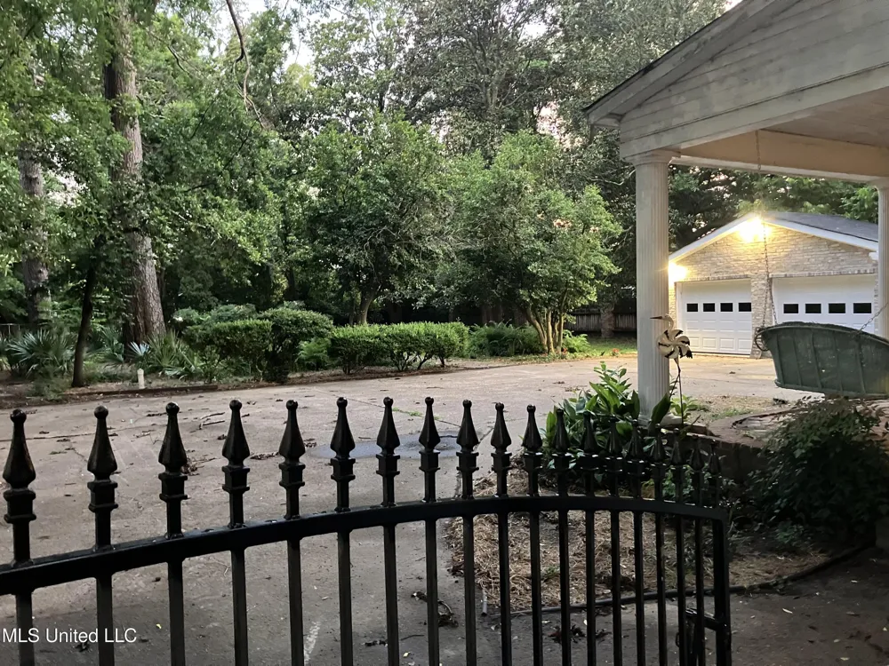 1211 River Road Greenwood, MS 38930