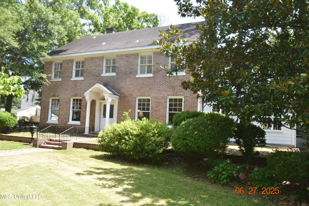 1211 River Road Greenwood, MS 38930