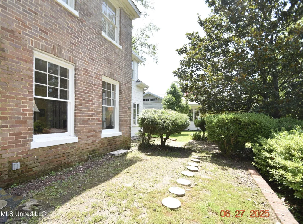 1211 River Road Greenwood, MS 38930