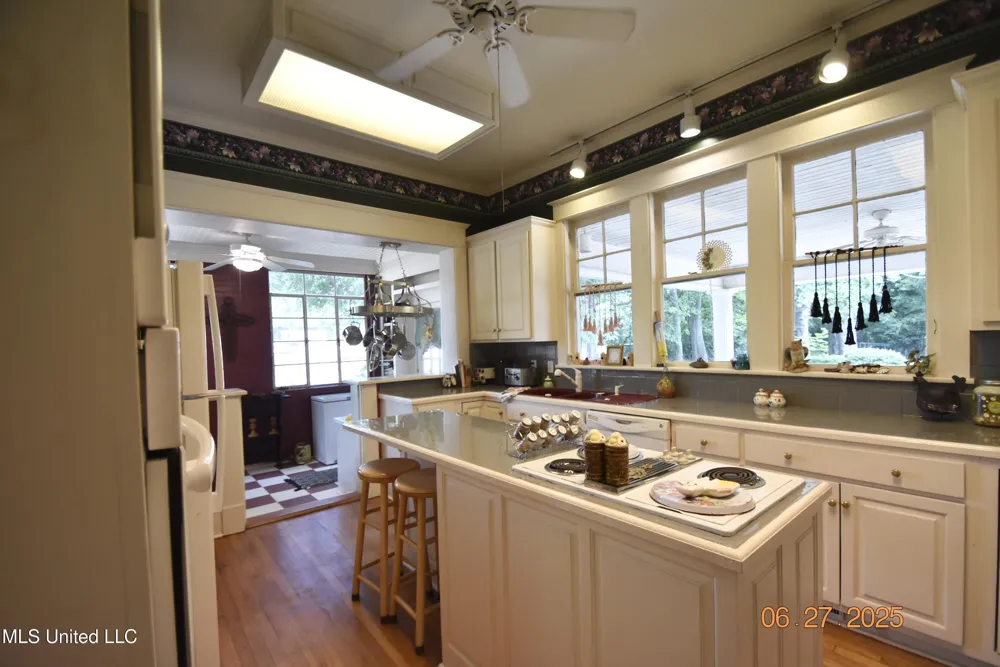 1211 River Road Greenwood, MS 38930