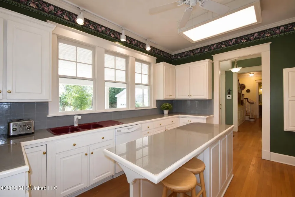 1211 River Road Greenwood, MS 38930