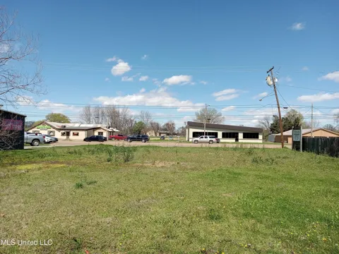 417 W Highway 82