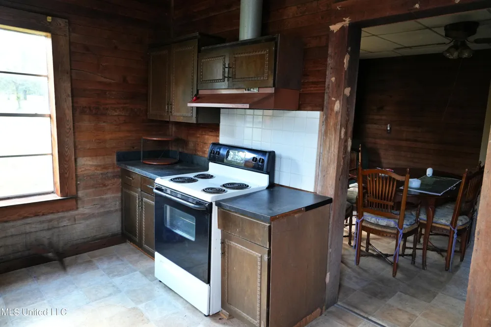 2093 Mallalieu Dr Se Ruth, MS 39662