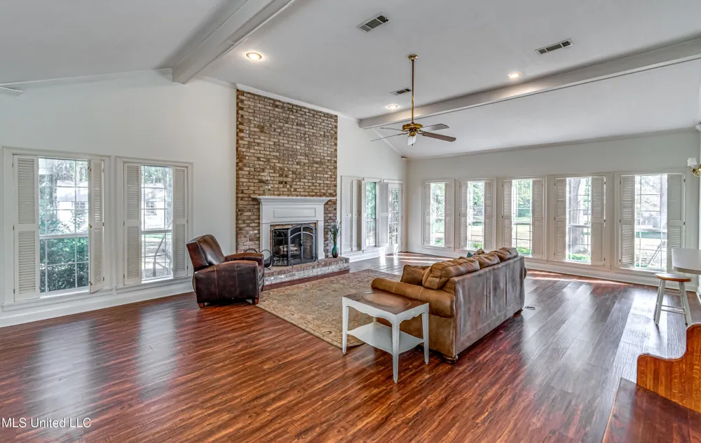 602 Simpson Hwy 149 Magee, MS 39111