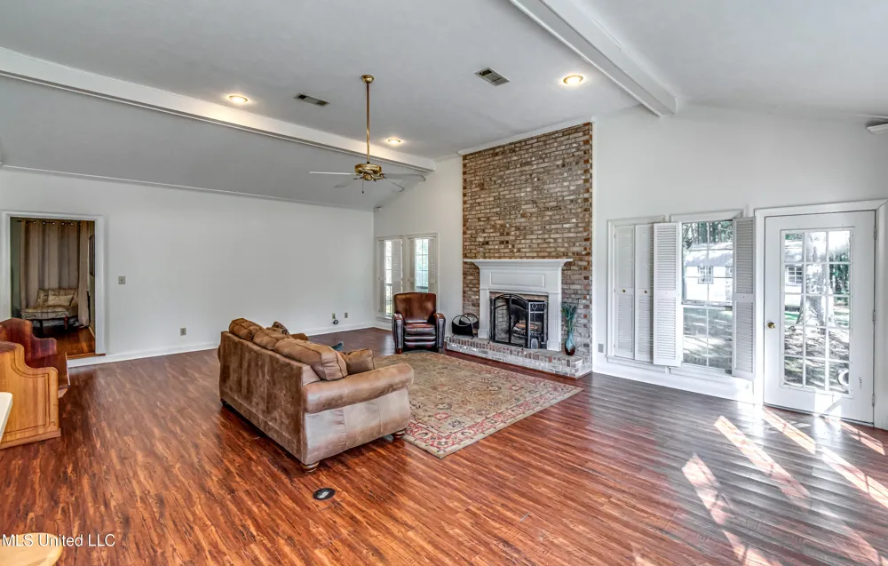 602 Simpson Hwy 149 Magee, MS 39111
