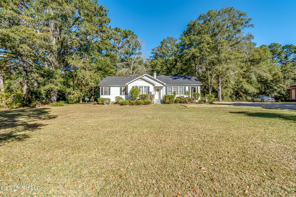 602 Simpson Hwy 149 Magee, MS 39111