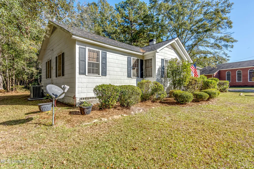 602 Simpson Hwy 149 Magee, MS 39111