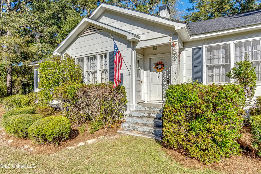 602 Simpson Hwy 149 Magee, MS 39111