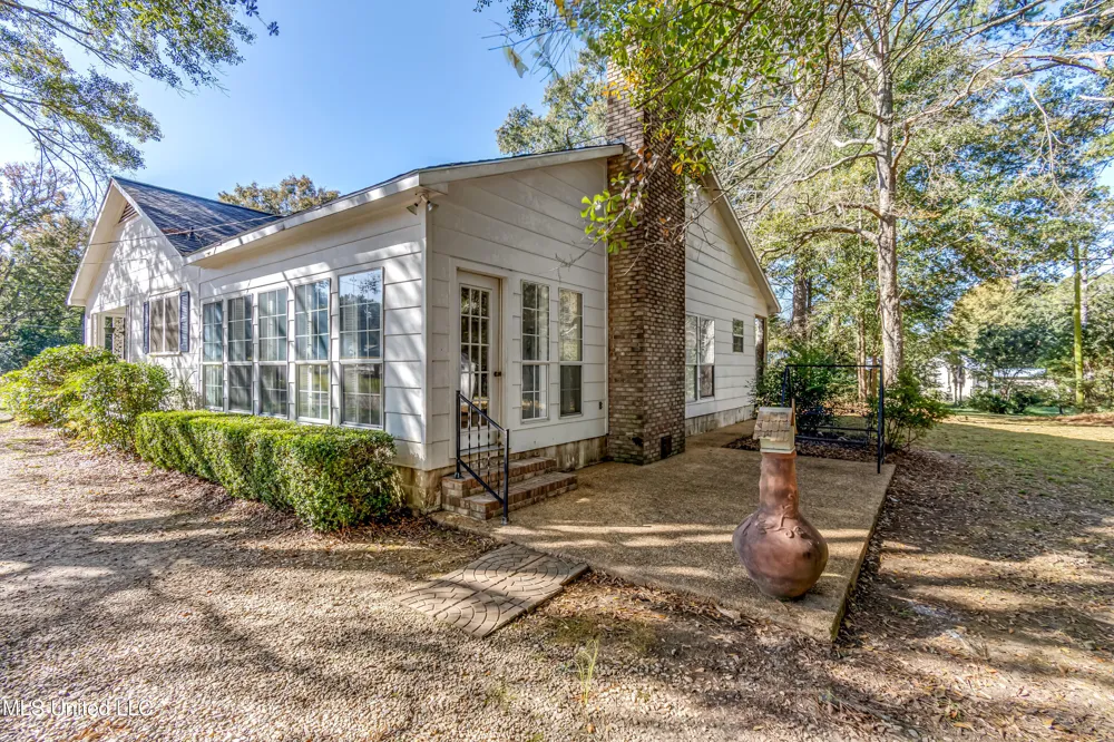 602 Simpson Hwy 149 Magee, MS 39111