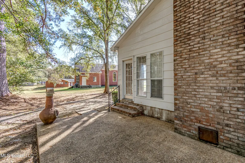 602 Simpson Hwy 149 Magee, MS 39111