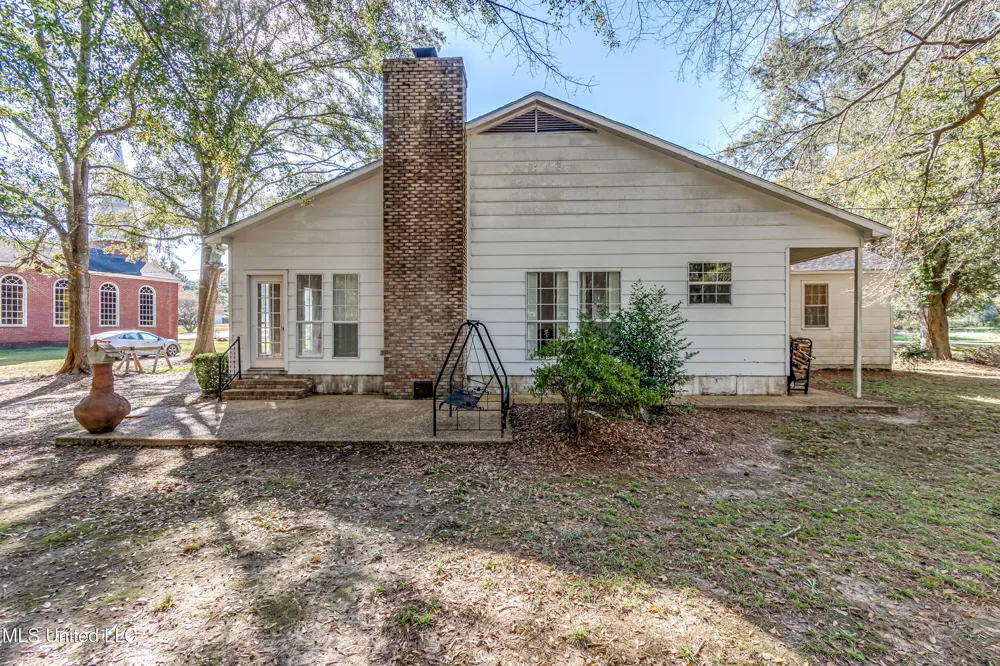 602 Simpson Hwy 149 Magee, MS 39111