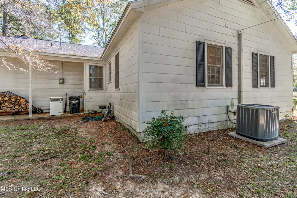 602 Simpson Hwy 149 Magee, MS 39111