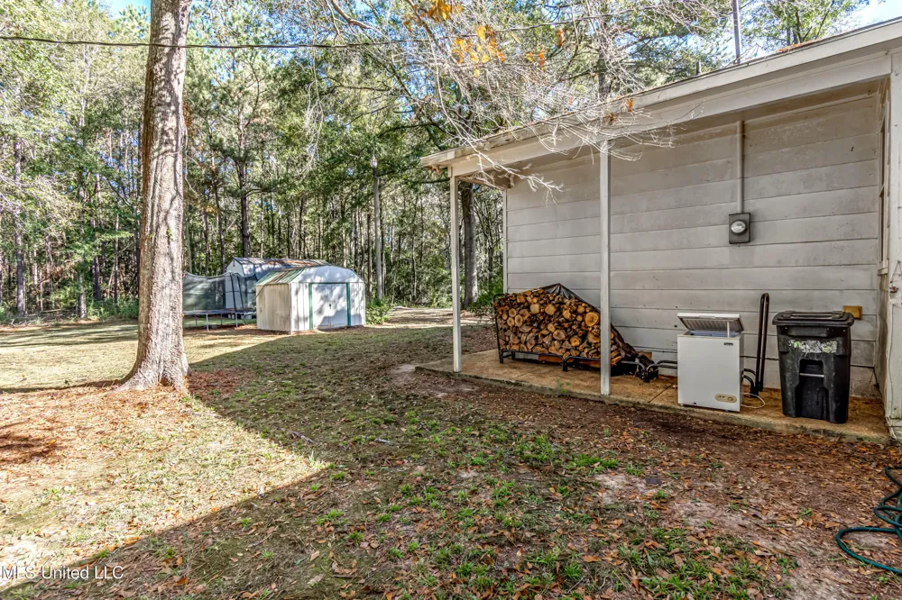 602 Simpson Hwy 149 Magee, MS 39111