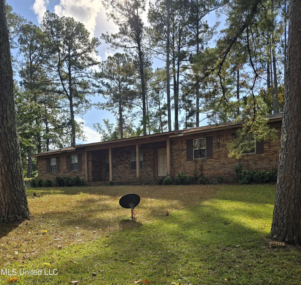 256 Pinehurst Circle Hazlehurst, MS 39083