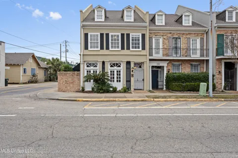 133 Reynoir Street