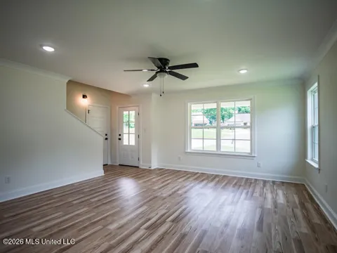 102 Autumwood Cove