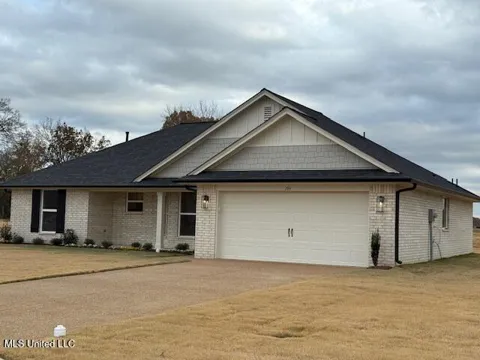104 Red Bird Cove