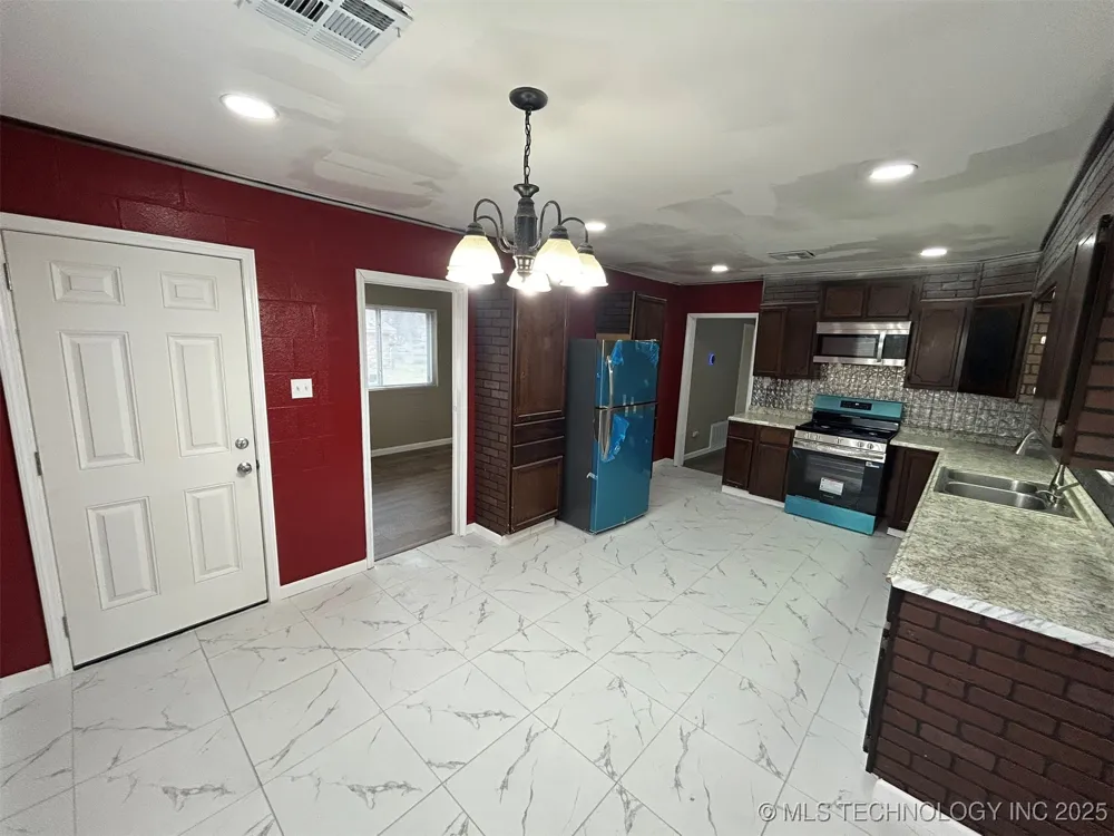 3027 W Cameron Street Tulsa, OK 74127